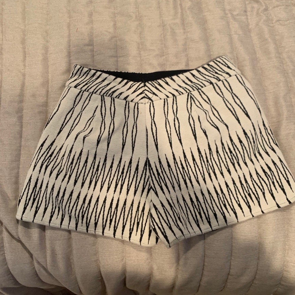 Design Lab Skort - Picture 2 of 3